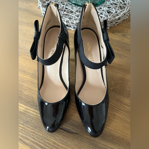 ❗️SOLD❗️Beautiful shoes - Picture 3 of 9